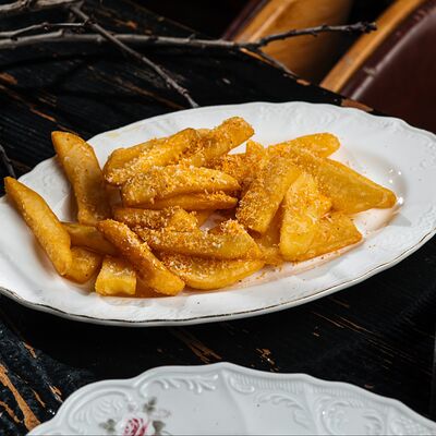 Картофель фри с трюфелем и белпер кноле в Just Bar & Kitchen по цене 350 ₽