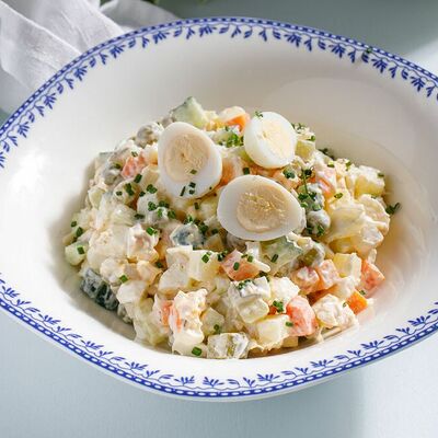 Оливье с копченой треской в Кукумбер по цене 460