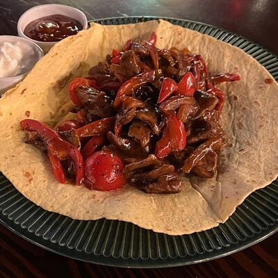 Фахитос с говядиной в Зеленая фея по цене 750 ₽