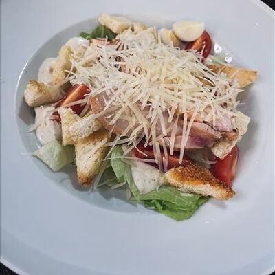 Любимый салат Генриетты с куриной грудкой в Генрих и Генриетта по цене 390 ₽