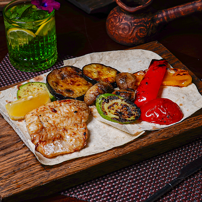 Судак на огне с овощами в Маради по цене 920 ₽