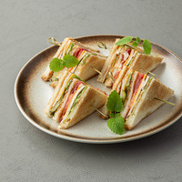 Порционный сэндвич с куриным филе в Диккенс