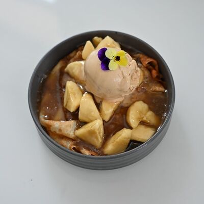 Домашние блинчики с бананом в соленой карамели в Bucho по цене 340 ₽