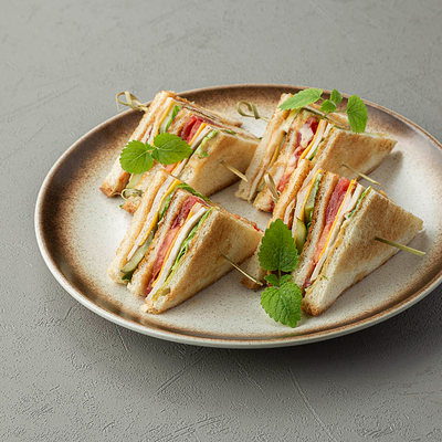 Порционный сэндвич с куриным филе в Диккенс по цене 570 ₽