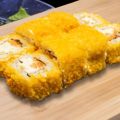 Жареный ролл с форелью в Krakenssushi по цене 499 ₽