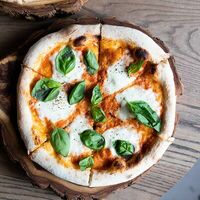 Маргарита с моцареллой Буффало в Gino Cafe