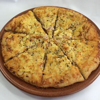 Пицца с курицей и ананасом в Трактир Иван Васильевич по цене 600 ₽