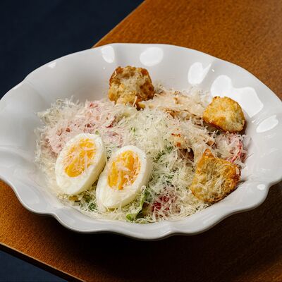 Цезарь с курицей в Кристалл по цене 560 ₽