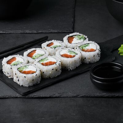 Классик лосось в Sushi Aura по цене 749 ₽