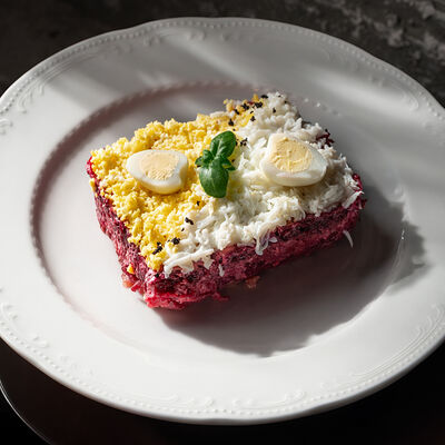 Лосось под шубой в La Maison гастробутик по цене 900 ₽