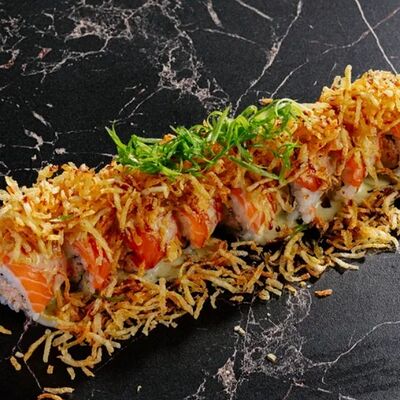 Лосось, крабовые палочки и соус халапеньо в Gills по цене 990 ₽