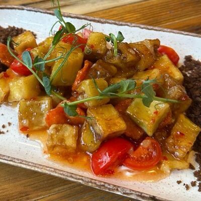 Теплый салат с баклажанами в Блиныпицца по цене 570 ₽