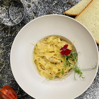 Феттучини с телятиной и грибами в Cake bakery по цене 725 ₽