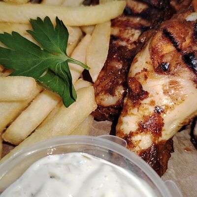 Чикен энд чипс в Шаверма-бар Рыба мОя по цене 450 ₽