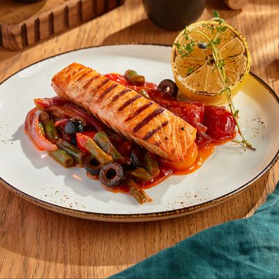 Стейк из лосося с соусом Аррабиата в Liman по цене 1740 ₽