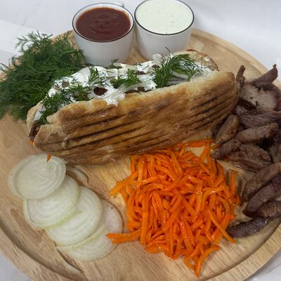 Булка со свининой в Винни пух по цене 250 ₽