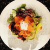 Салат с лососем и яйцом пашот с кунжутной заправкой в Bro Bakery по цене 27