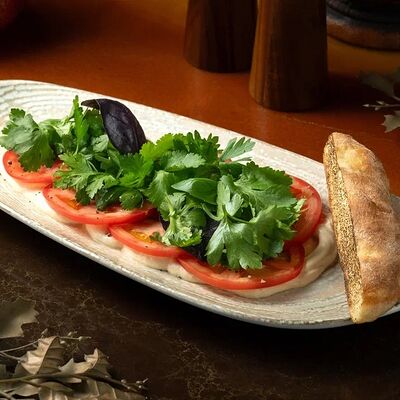 Розовые томаты с паштетом в Rezzo по цене 590 ₽