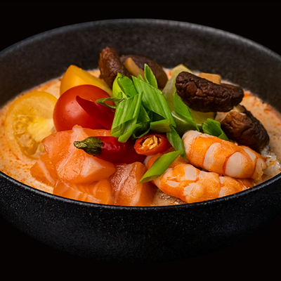 Суп Том ям с лососем и креветками в SUSHIлка по цене 945 ₽