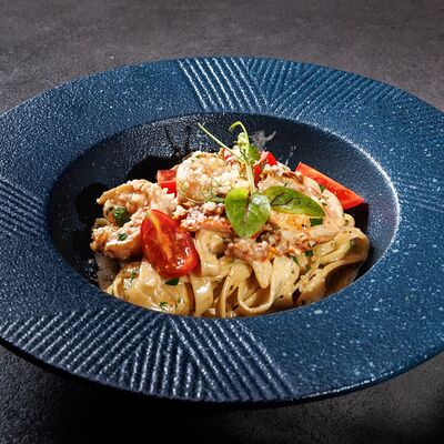 Фетучине с креветками и вялеными томатами в Mono по цене 830 ₽