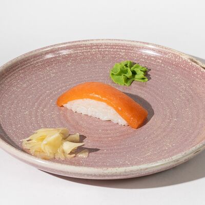 Суши Лосось в Spicy no spicy по цене 200 ₽