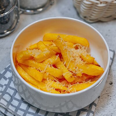 Картофель фри с пармезаном и миндальным соусом в APOLLO по цене 347 ₽