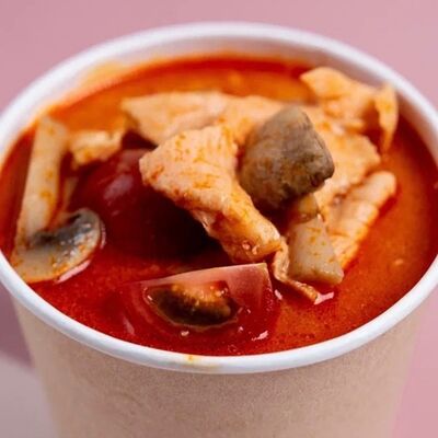Суп Том Ям с лососем в Ями Тим по цене 1150 ₽