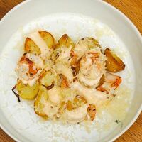 Креветки, бэби картофель фри и спайси-манго соус в Borrachitos