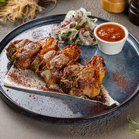 Шашлык из бараньих яблочек в Mangal