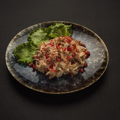 Салат с курицей в Шашлычный дворик по цене 520 ₽