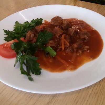 Гуляш из говядины в Столовая Щи-Борщи по цене 242 ₽