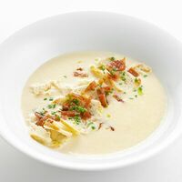 Сырный суп с беконом и крутонами из багета в Волконский