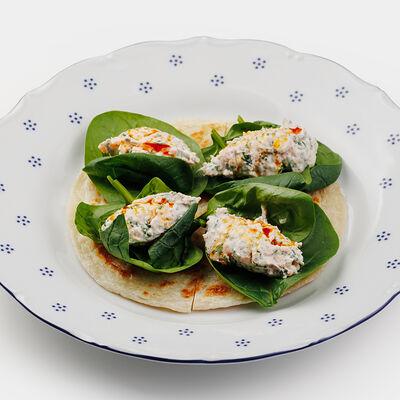 Роти с рийетом из лосося и шпинатомв Begin cafe по цене 990 ₽