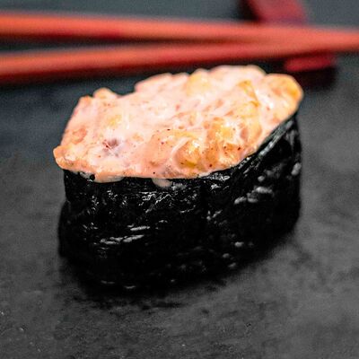 Гункан суши в Ёлы Роллы по цене 130 ₽