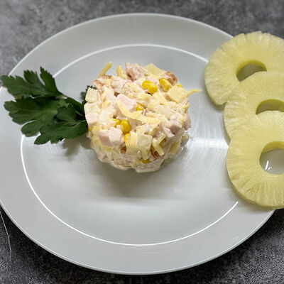 Салат с курицей и ананасом в Кинза по цене 430 ₽