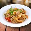 Лапша Wok рисовая с курицей и креветками в Suшi по цене 655