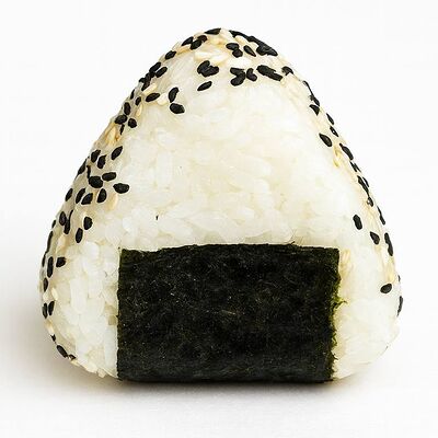 Онигири с курицей в Всем Своим по цене 250 ₽