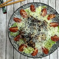 Салат Цезарь с курицей в азиатском стиле в Sushi Favorite