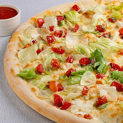 Цезарь в Чао пицца по цене 755 ₽