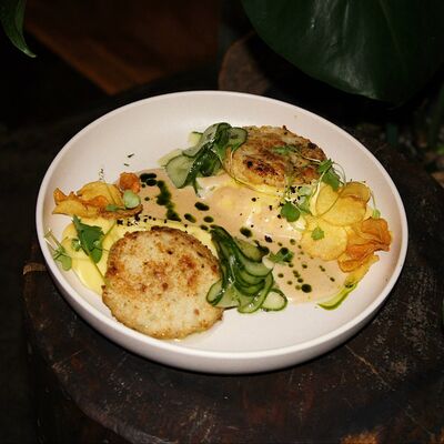 Котлеты из индейки с картофельным сырным пюре в Offshore по цене 590 ₽