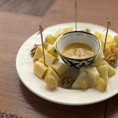 Сырная тарелка в Atmosphere по цене 780 ₽