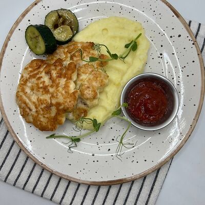 Куриные котлетки с картофельным пюре в ZEBRA по цене 450 ₽