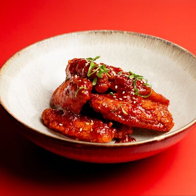 Крылья в остро-сладком соусе в Toki Poki по цене 450 ₽