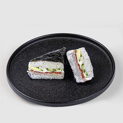 Онигири-сэндвич с лососем в СУШИБОКС по цене 306 ₽