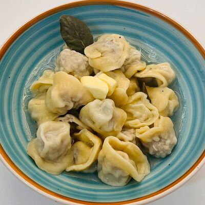 Пельмени домашние с сливочным маслом в Перчим & солим по цене 490 ₽