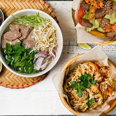 Суп, салат и горячее в Дядюшка Фо по цене 870 ₽