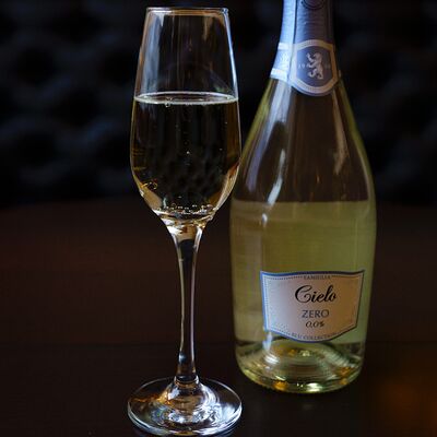 Безалкогольное игристое вино Cieloв Romanico по цене 3500 ₽