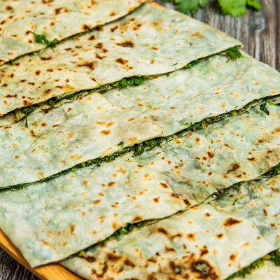 Лепешка с зеленью в ТУТ КУХНЯ по цене 380 ₽