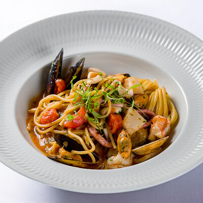 Спагетти с морепродуктами в томатном соусе в Бистро Рыба Мечты по цене 1350 ₽