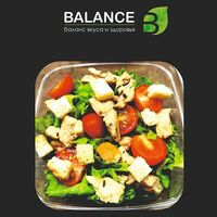 Салат Цезарь с курицей в Balance Food